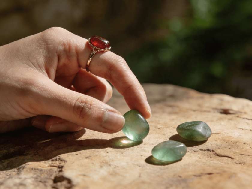 Влтавин и чешский гранат: как выбрать и не купить подделку